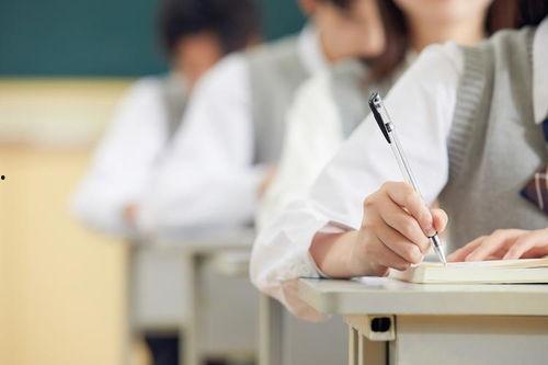 老师校园吃瓜事件视频,老师吃瓜事件视频引发热议